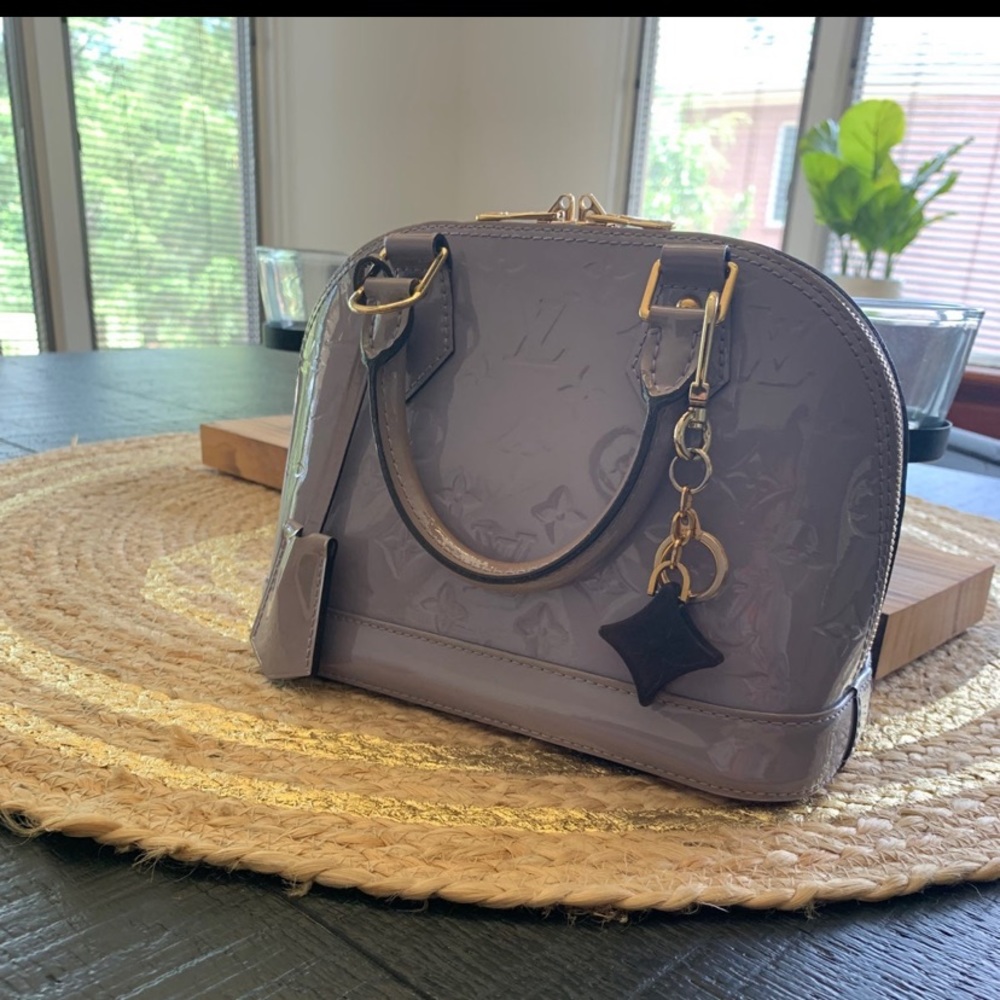 Louis Vuitton vernis lilas Alma Bb